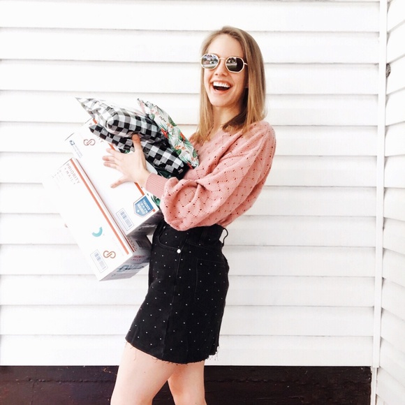 Meet MOGI BETH - Picture 4 of 7